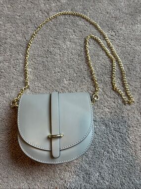 Small grey pelle Crossbody Bag with Gold Chain Strap